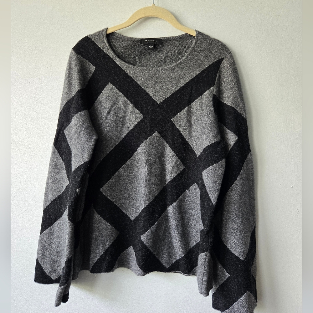 AnnTaylor Wool Blend Pullover Gray With Black Striped Large
